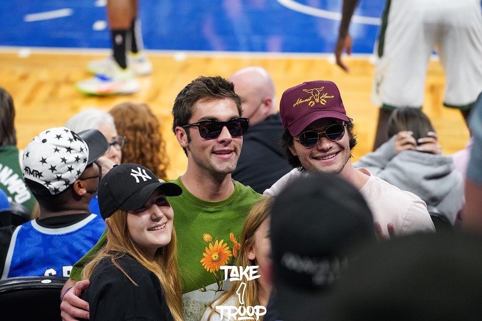 chasestokesbr's tweet photo. Chase Stokes com um admirador no Amway Center (28/12) — take1troop via Instagram https://t.co/LZJ9scbdK5