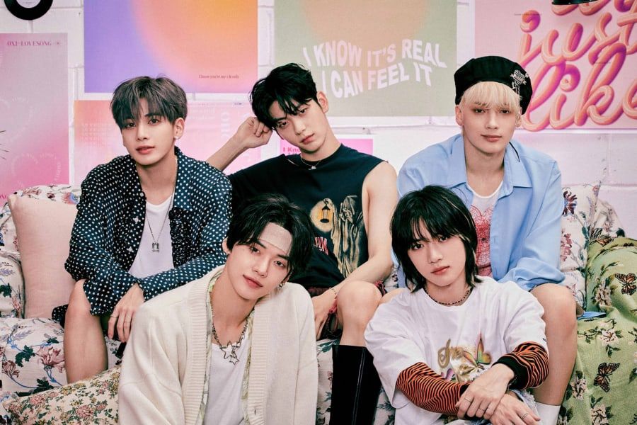 yeonjunlover13's tweet photo. So thankful and so lucky to stan TXT! They really made my 2021 much happier, I found comfort listening to their music, their personalities always cheer me up. Happy New Year TXT and MOAs! 🥳❤💙
#ThankYouTXT 
TXT WILL RISE ABOVE ALL
#TOMORROW_X_TOGETHER
@TXT_members @TXT_bighit https://t.co/38h6srYQT9