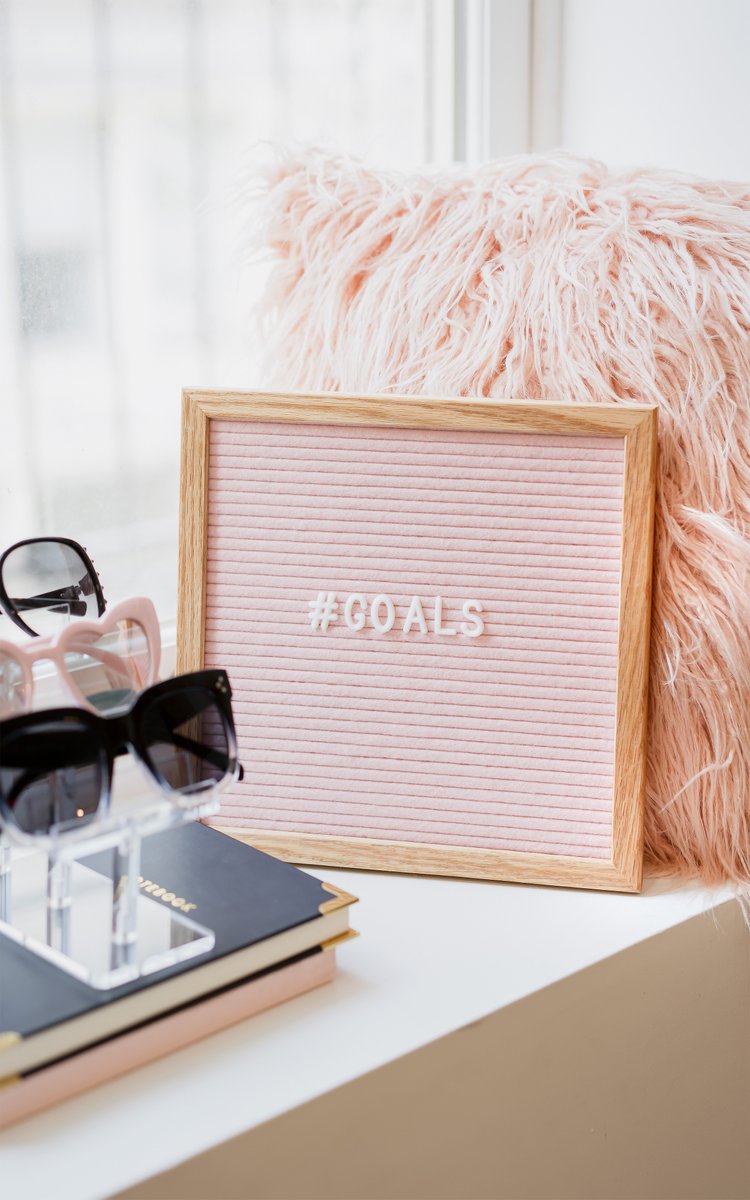 NeatasaPin's tweet photo. What is your favorite thing you have accomplished this year?

#lifeadvice #goals #crushinggoals https://t.co/PtOVhCtZNC