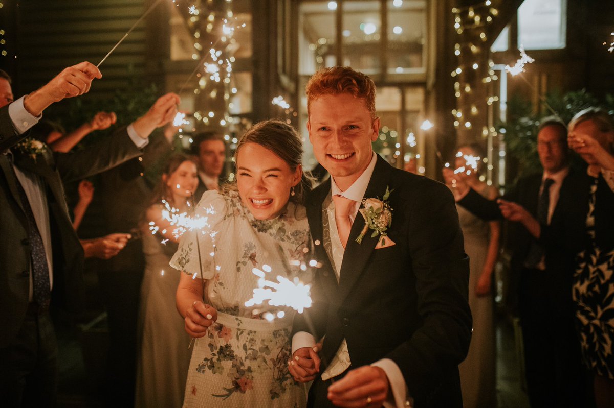 amifordphoto's tweet photo. Just booked another 2022 wedding 🎉 what a way to end the year! 

I’ve still got dates available for 2022 + 2023 if you’re looking for your wedding photographer ✨ 

https://t.co/JEih8cGdmx 

RT’s greatly appreciated, you never know, my next client could be on your feed! 💛 https://t.co/qgslF8tRJ4