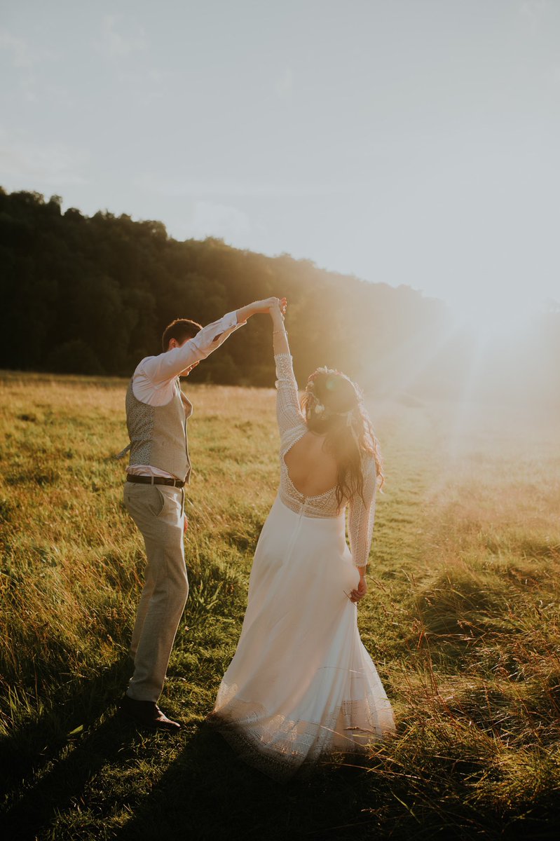 Just booked another 2022 wedding 🎉 what a way to end the year! 

I’ve still got dates available for 2022 + 2023 if you’re looking for your wedding photographer ✨ 

amifordphoto.com 

RT’s greatly appreciated, you never know, my next client could be on your feed! 💛