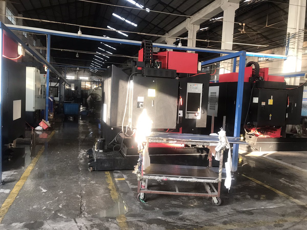 Florenc09032308's tweet photo. Tidy up our glass door factory for the new year coming 🤟🤟🤟
#slidingdoors #hardware #glassdoor #interiordesign #construction #aluminum https://t.co/zRWmlqtN7n