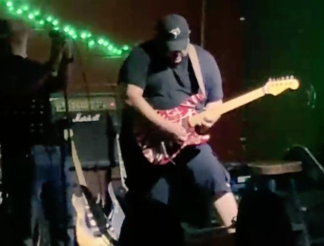 Anoche fue un  espectacular cierre de año #AutenticoYo #LosSheles 
Puro Rock Suicida &amp; Chancho Lite 😂🤣 <a href="/fervarelahn/">Fer Varela</a> <a href="/luis_servellon7/">Luis Servellon</a> <a href="/JReyesMarquez/">Jorge Reyes</a> <a href="/lanza_max/">Max Lanza</a> <a href="/RamnNieto12/">Ramón Nieto</a>