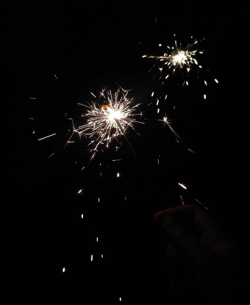 marichatton's tweet photo. HAPPY NEW YEAR BESTIE https://t.co/4LHOI2IJiN