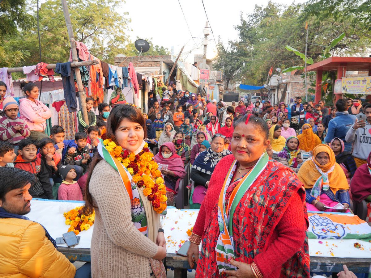 pankhuripathak's tweet photo. महिलाओं की आने वाली राजनैतिक क्रान्ति में बड़ी भूमिका है ।
आज #नोएडा सेक्टर 17 पहुंची तो महिलाओं ने कहा कि हम स्वयं अपना भविष्य सुधारेंगी । 
उनका कहना था कि रोज़गार छीनकर और महंगाई बढ़ा कर भाजपा सरकार ने उनका जीवन अंधकारमय बना दिया है । 

#नॉएडा_मांगे_बदलाव https://t.co/CG87iY8tcc