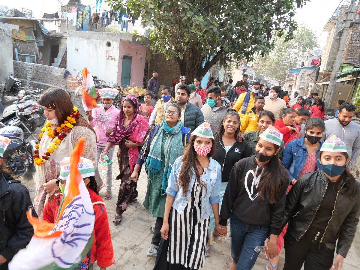pankhuripathak's tweet photo. महिलाओं की आने वाली राजनैतिक क्रान्ति में बड़ी भूमिका है ।
आज #नोएडा सेक्टर 17 पहुंची तो महिलाओं ने कहा कि हम स्वयं अपना भविष्य सुधारेंगी । 
उनका कहना था कि रोज़गार छीनकर और महंगाई बढ़ा कर भाजपा सरकार ने उनका जीवन अंधकारमय बना दिया है । 

#नॉएडा_मांगे_बदलाव https://t.co/CG87iY8tcc