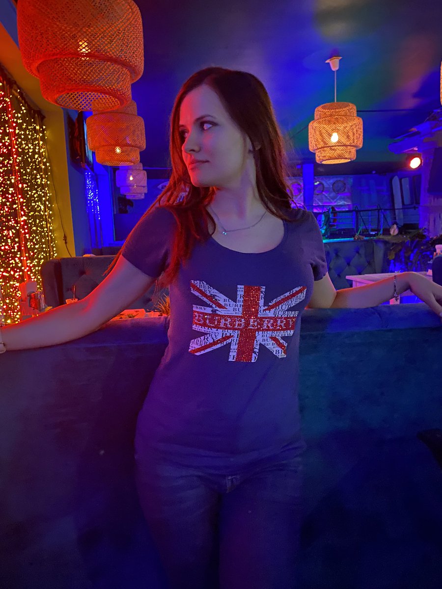 С Наступающим Новым годом !  🤩 Хочу пожелать исполнения всех заветных желаний , счастья , много-много любви ! Пусть вас окружают только хорошие и добрые люди . 🤗😻  P.s. самое главное будьте здоровы! #афродита #новыйгод #новогодняяночь #2022