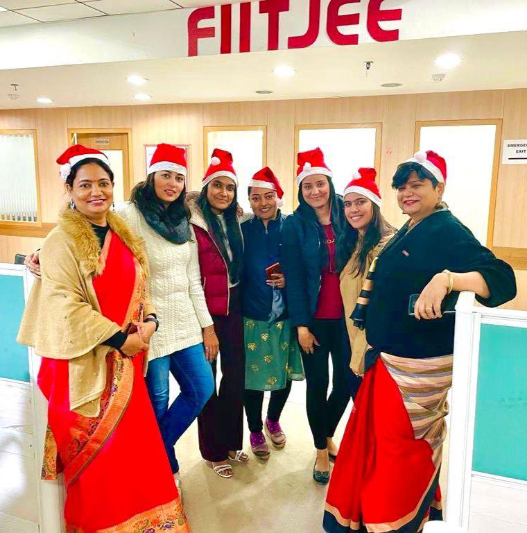 Fiitjee_Noida's tweet image. Celebration &amp;amp; joy along with hard work is also part of a successful journey, a journey of excellence &amp;amp; supremacy! Team #FIITJEENoida celebrated Christmas and collectively wished to help many more students to achieve excellence!!!

#FIITJEE #Noida #GreaterNoida #IITJEE #JEE
