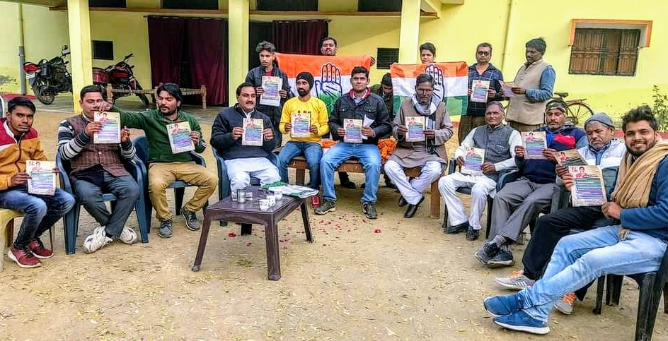ErAKSINCUP's tweet photo. #258_विधानसभा_क्षेत्र_हंडिया 
#2021_आखिरी_जनसंपर्क
अंकुर शुक्ला को किसान कांग्रेस हड़िया का ब्लॉक अध्यक्ष और धनुपुर किसान कांग्रेस का ब्लॉक अध्यक्ष अजय तिवारी को बनाया! दोनों ब्लॉक अध्यक्षों को उज्जवल भविष्य की कामना।। https://t.co/qOSJO4WZKp