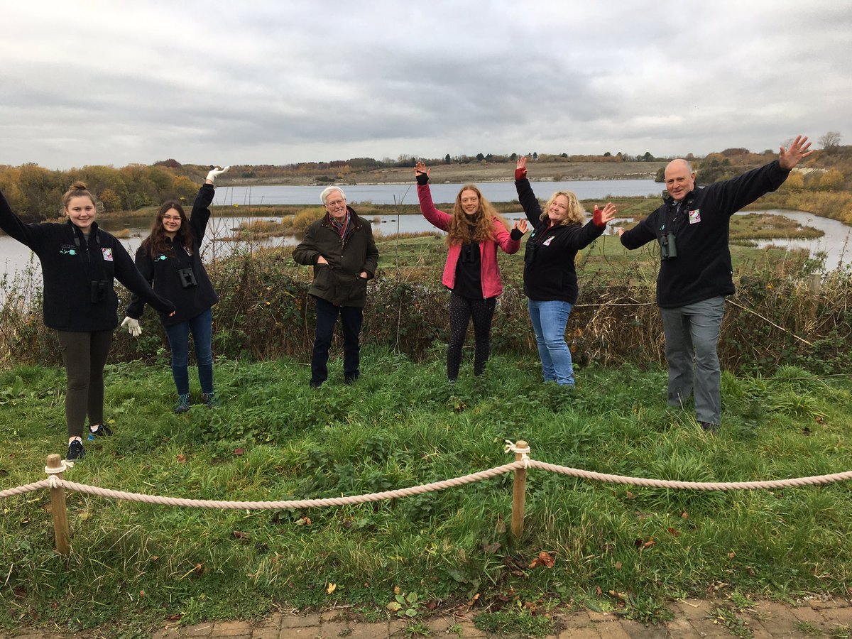 NickMarriner1's tweet photo. Been fantastic 1st year for @ChilternsCCC @chilternrangers New Shoots project. 16 inspirational young people getting 1st taste practical conservation. Find out what they have been upto when John Craven came to @college_lake for @Countryfile on BBC1 this Sunday (2nd Jan) @ 17.20 https://t.co/lmjEaFnt1G