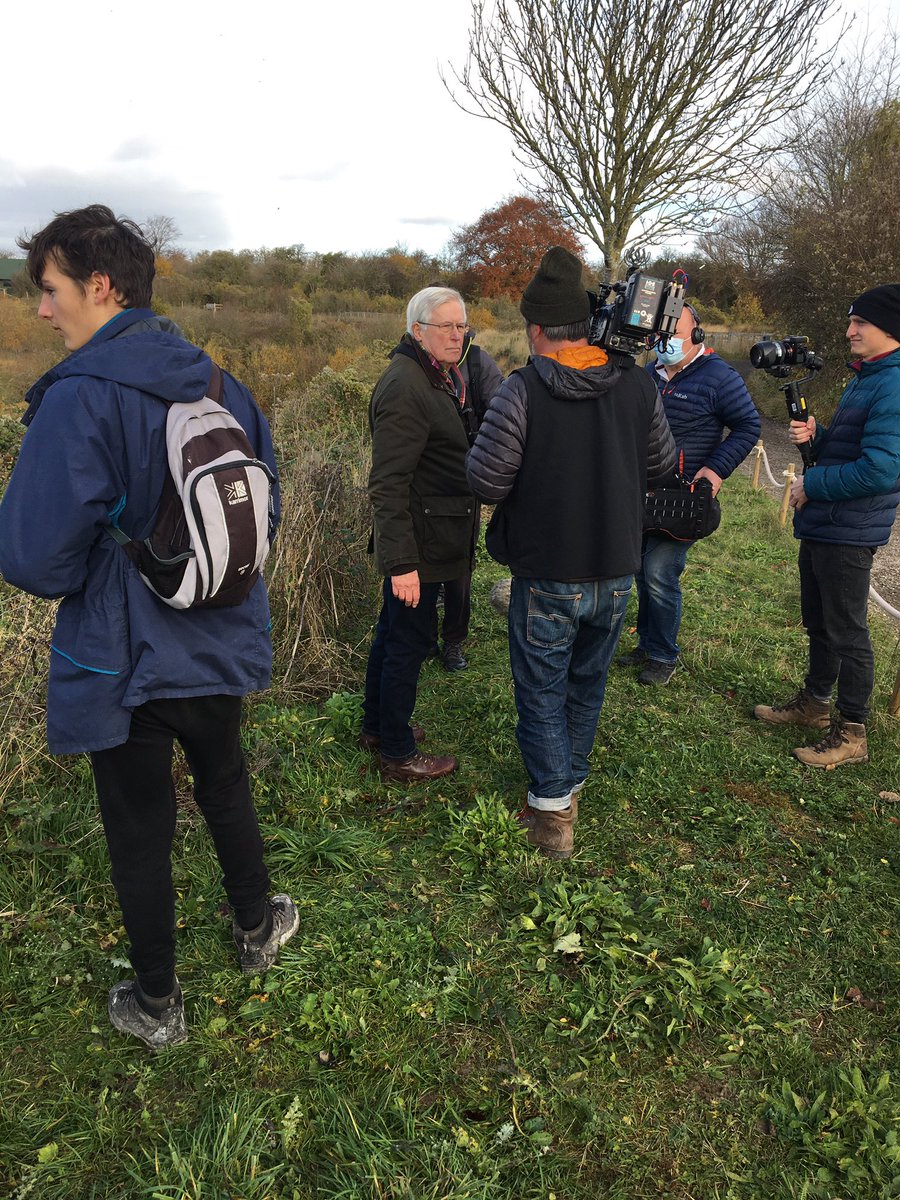 NickMarriner1's tweet photo. Been fantastic 1st year for @ChilternsCCC @chilternrangers New Shoots project. 16 inspirational young people getting 1st taste practical conservation. Find out what they have been upto when John Craven came to @college_lake for @Countryfile on BBC1 this Sunday (2nd Jan) @ 17.20 https://t.co/lmjEaFnt1G