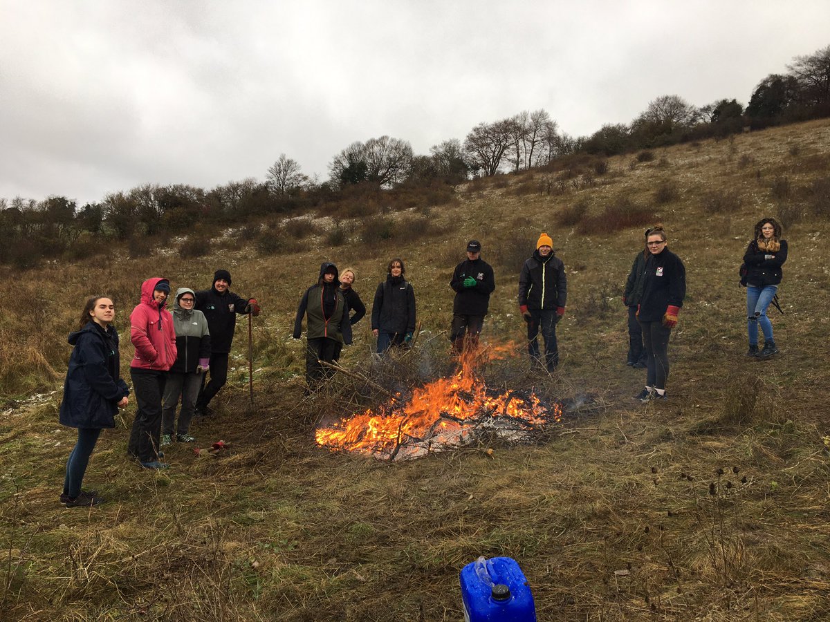 NickMarriner1's tweet photo. Been fantastic 1st year for @ChilternsCCC @chilternrangers New Shoots project. 16 inspirational young people getting 1st taste practical conservation. Find out what they have been upto when John Craven came to @college_lake for @Countryfile on BBC1 this Sunday (2nd Jan) @ 17.20 https://t.co/lmjEaFnt1G