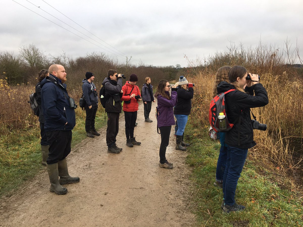 NickMarriner1's tweet photo. Been fantastic 1st year for @ChilternsCCC @chilternrangers New Shoots project. 16 inspirational young people getting 1st taste practical conservation. Find out what they have been upto when John Craven came to @college_lake for @Countryfile on BBC1 this Sunday (2nd Jan) @ 17.20 https://t.co/lmjEaFnt1G