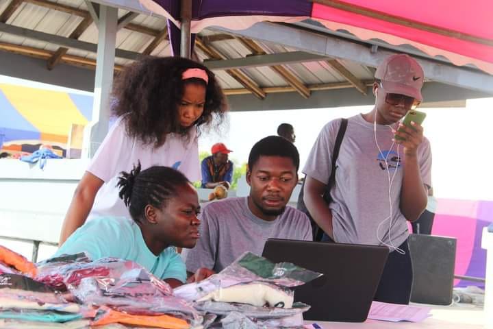 PlasticPunchGH's tweet photo. Appreciation post to all Punchers behind the scenes working for people and planet....

Thanks to all partners, volunteers and supporters for keeping the dream of Less Plastics - Better Lives alive.

WE LOVE YOU !!!!! #2021 

#SDGs  #BetheChange #PlasticPunch 1/2 🌊💙🅿️🤛 https://t.co/upkPfnuaPm