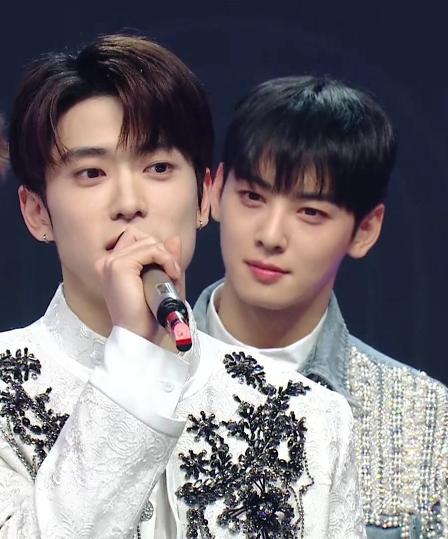 ohahpotato's tweet photo. JAEHYUN &amp; EUNWOO IN ONE FRAME https://t.co/pgPNy7jzXD