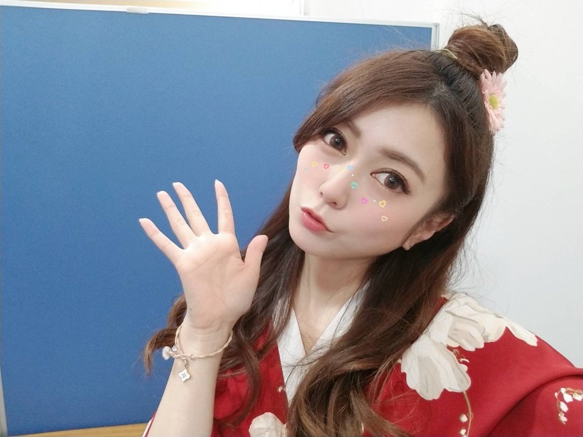 shadow_jpr's tweet photo. 影−SHADOW−女組より
新年一発目のツイート及び新メンバー追加のお知らせ！✨✨
まずは皆さま明けましておめでとうございます！今年度もよろしくお願い致します！
そしてそして！
お待たせいたしました！
新メンバーの「流華」です！

Twitter  @rururukapon 

イラスト/ @i_macoto 様 https://t.co/hUSz7yJe1O