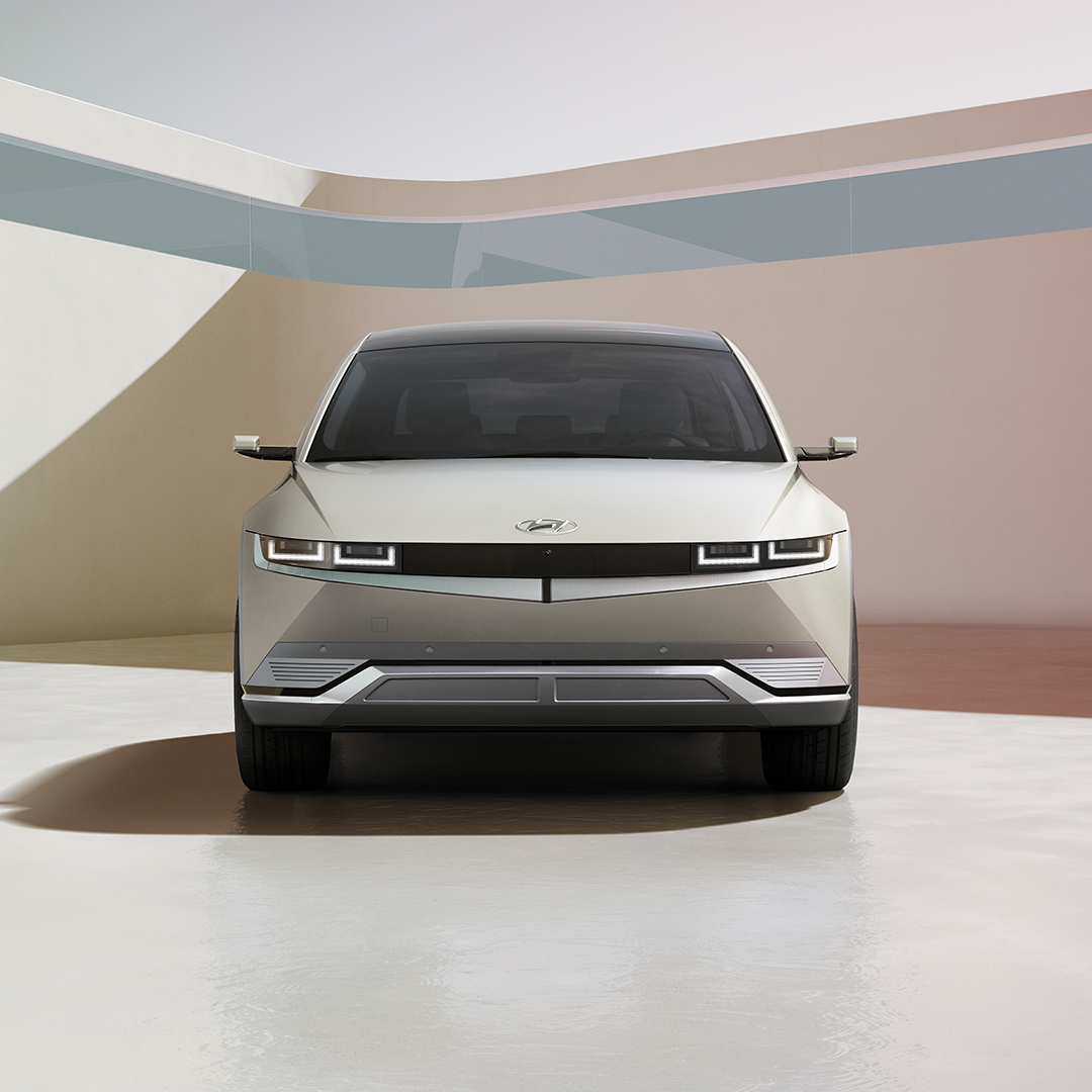 HyundaiCanada's tweet photo. On the eve of a new year, we’re looking forward to changing the future of mobility. The future is ⚡. 

Plugged into you.

#HappyNewYearsEve https://t.co/S6cWoItemj
