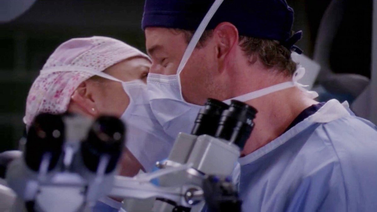 greysanatombei's tweet photo. se 23:59:49 do dia 31 de dezembro você colocar o episódio 6x10 de grey's anatomy no minuto 33:57, você vai comemorar a virada junto com os médicos na sala de operação https://t.co/i4xLxNZ3iZ