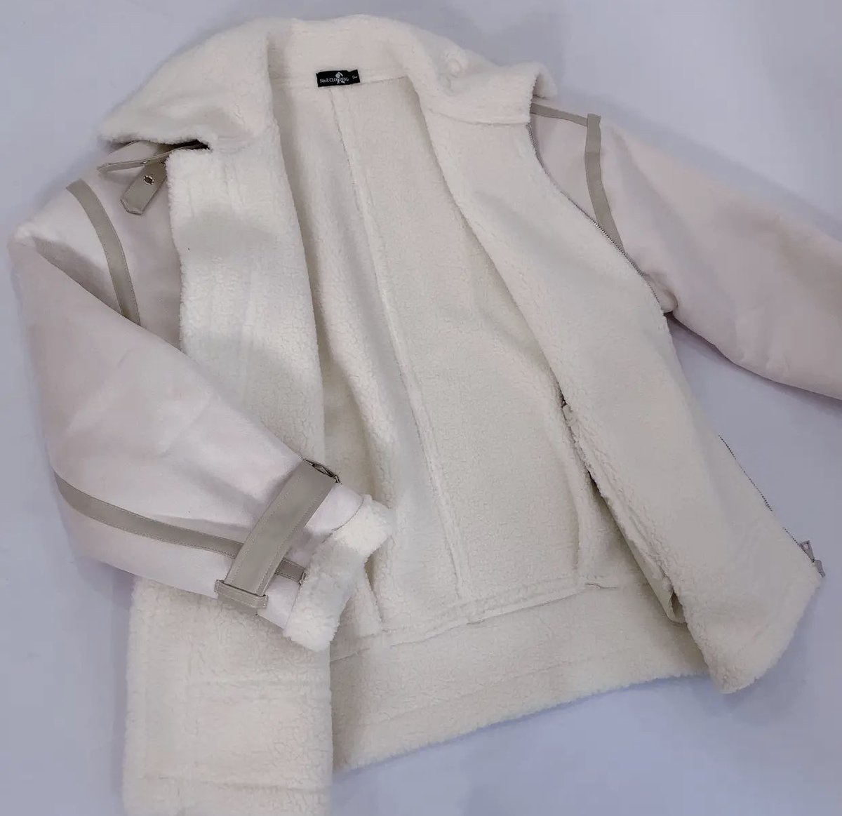 NieR_tokyo's tweet photo. 🎁元日プレゼント企画🎁

ふわもこ防寒2WAYボアムート��コート
【LIGHT BEIGE】

🎁4名様にプレゼント🎁

ユニセックスアイテムです🐰

◼応募方法
フォロー(@NieR_tokyo) &amp; RT
◼締切〆  本日24時

※鍵垢の方も対象内です。
是非ご参加ください🙇‍♂️🙇‍♀️ https://t.co/IECG2TuLqo