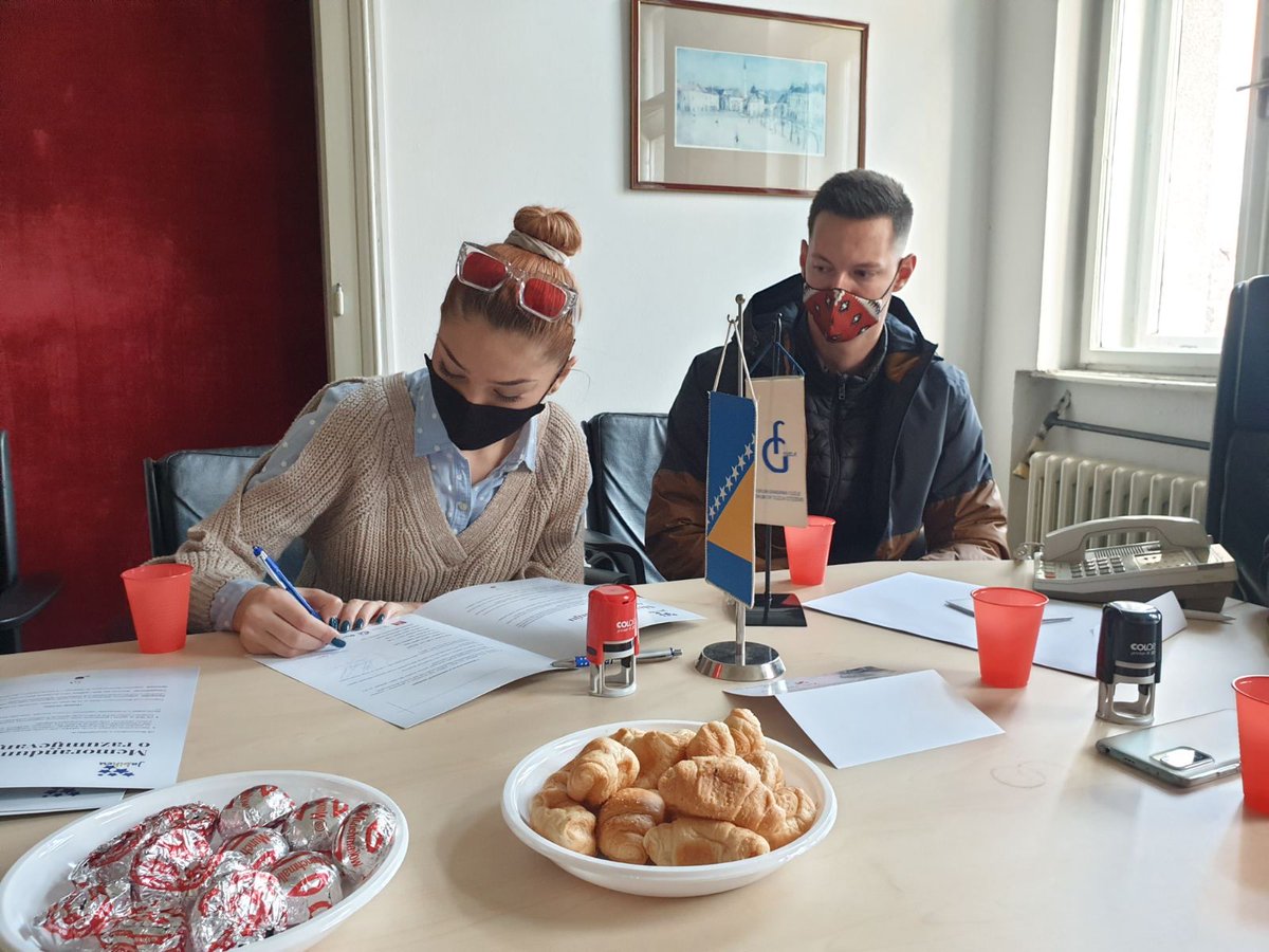 bezsip's tweet photo. Projekat #BezŠteleIpošteno samo je jedan korak kojim se nastoje ohrabriti mladi da se suprotstave korupciji i da nauče mehanizme borbe protiv korupcije. 

@USAIDBIH 
#CCI
@NGOjabiheu https://t.co/wnrgKh8iYz