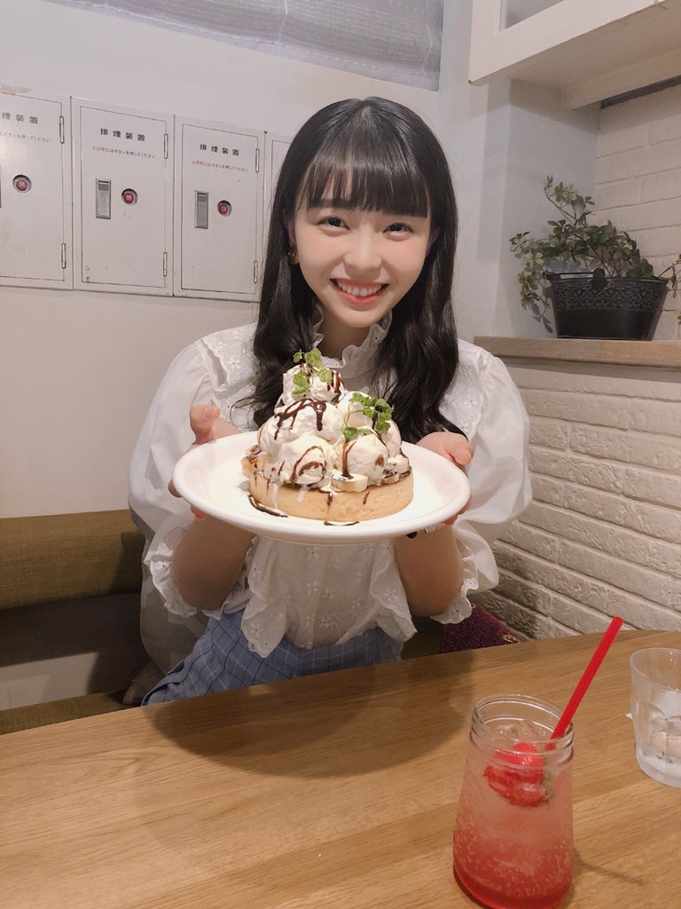yurinagallery's tweet photo. everyone! happy new year! thank you for sticking beside yurina during 2021 and we hope to see you all in 2022 waiting for our little otter ♡ let 2022 banish any negative energy/thoughts towards rinadans and yurina herself! see you in full force in 2022 ♡ https://t.co/TgUjqU5T4V