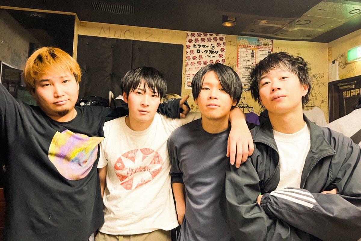 mabuta_band's tweet photo. 【🎍報告🎍】

明けましておめでとうございます！

今日より、2年半前からサポートを務めてくれた伊東潤が正式に加入致します㊗️

1月からのリリースツアーを始め、これからの我々をよろしくお願いします！ https://t.co/KZJbuUe4Fx
