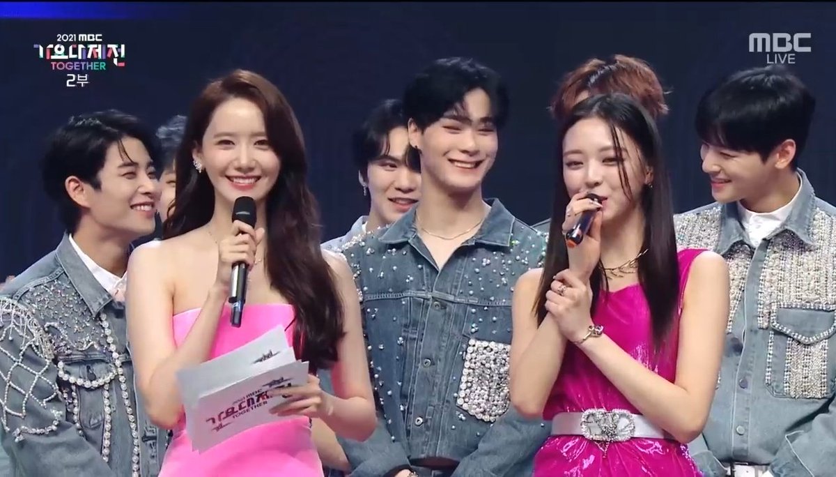 YOONADDICTcom's tweet photo. YoonA - Jaehyun
YoonA - Yuna
YoonA - Seulgi

#YoonA #임윤아 #윤아 https://t.co/bdYu5vJwmR