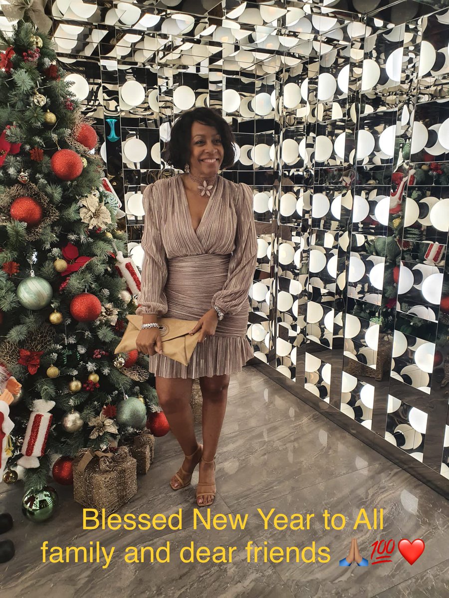 GRob_7's tweet photo. Hoping for a greater New Year 2022 💯🙏🏽🤗❤️ https://t.co/f7o59FAEzq