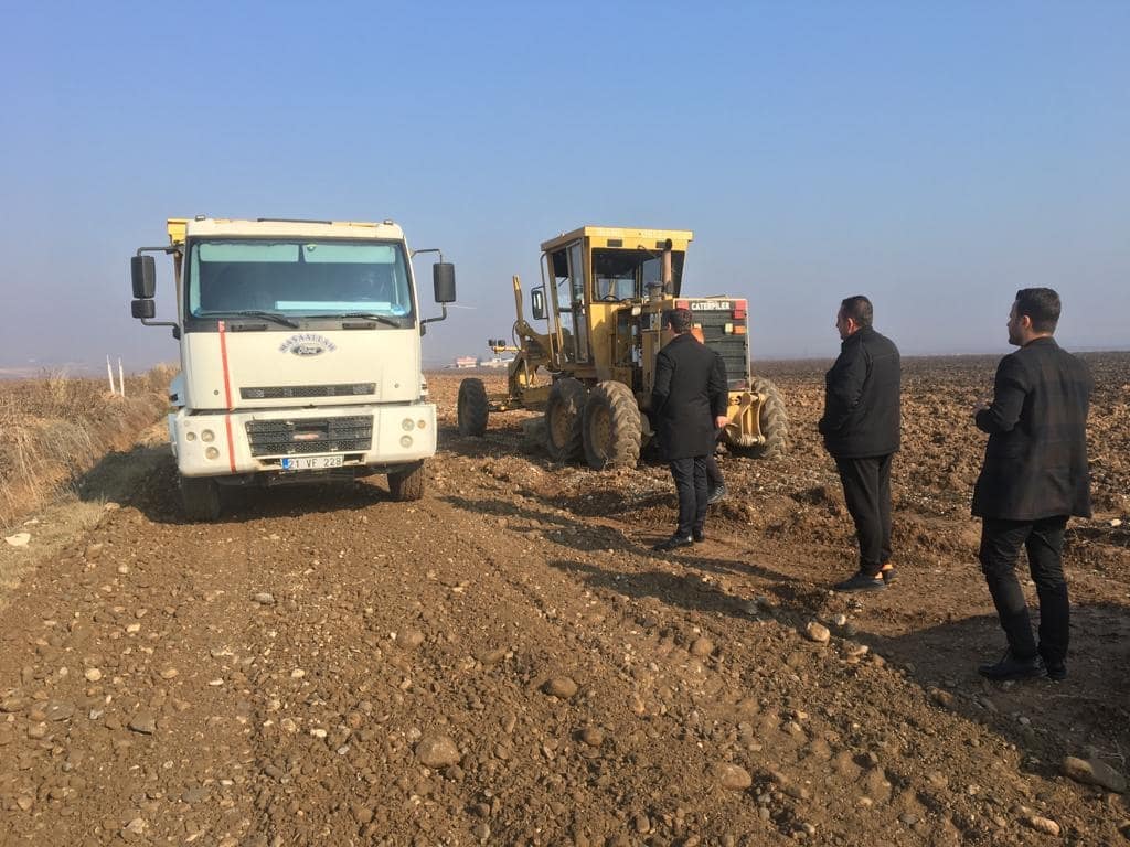 Güzel İlçemize Aşkla hizmet etmekten mutluluk duyuyoruz. 

AK PARTİ İlçe Başkanımız Sn.Veysel YAĞMUR,ile beraber Babahaki Mahallemizde devam eden yol çalışmasını yerinde incelemelerde bulundular.
@MahsumMelikoglu 
<a href="/eyupkadirinan/">Eyyüp Kadir İnan</a> 
<a href="/makifagirman/">Mehmet Akif AĞIRMAN</a>