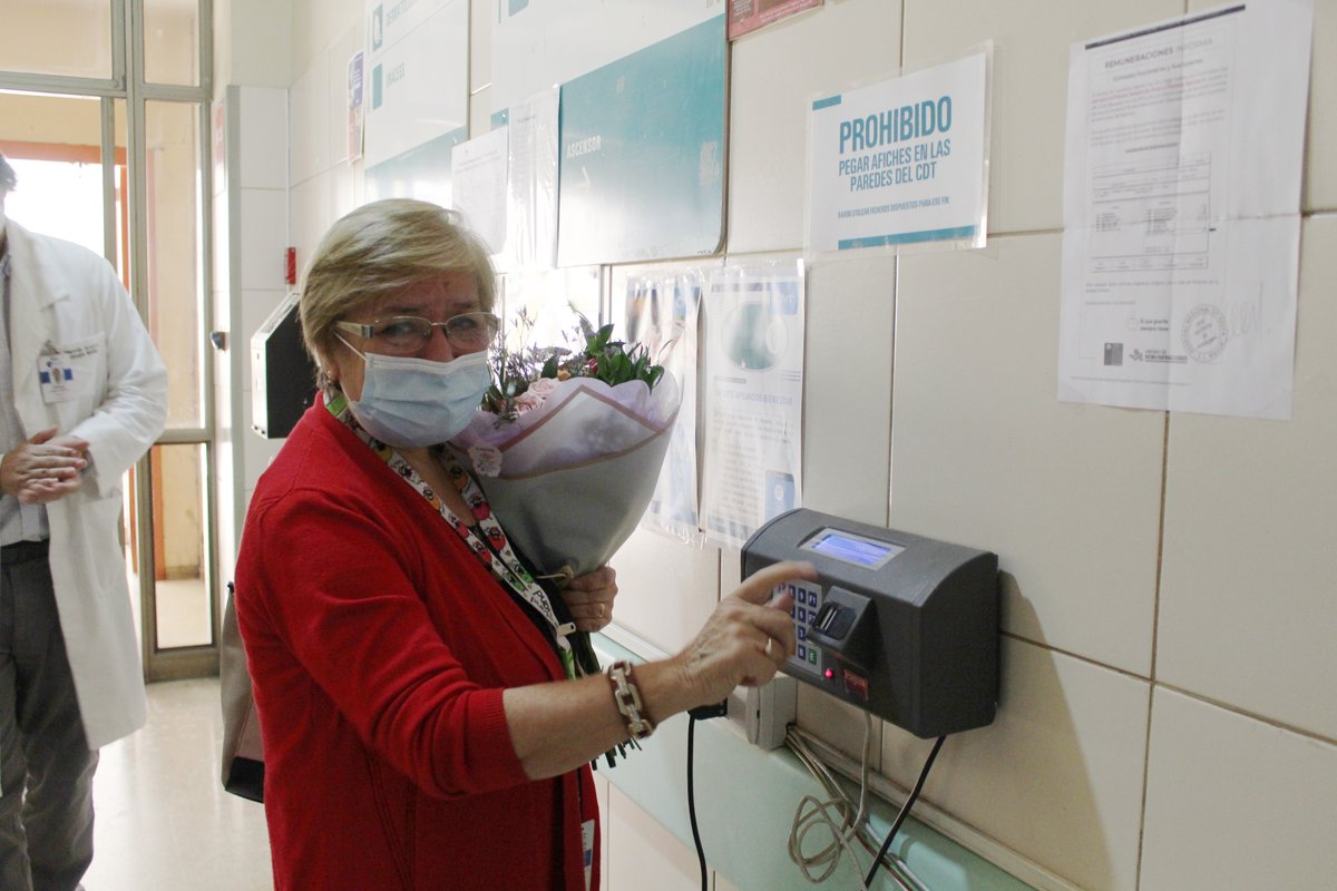 HRT2021's tweet photo. ✳️Con mucho cariño despedimos a nuestra colega TENS de Oncología, Alvarita Castro C., quien se acoge a retiro tras desempeñarse por más de 40 años en el HRT.
Le deseamos el mayor de los éxitos en esta nueva etapa de su vida.
¡Muchas gracias por su compromiso y labor Alvarita!🙌🏻 https://t.co/WoS0q3C9wm