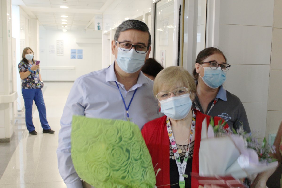 HRT2021's tweet photo. ✳️Con mucho cariño despedimos a nuestra colega TENS de Oncología, Alvarita Castro C., quien se acoge a retiro tras desempeñarse por más de 40 años en el HRT.
Le deseamos el mayor de los éxitos en esta nueva etapa de su vida.
¡Muchas gracias por su compromiso y labor Alvarita!🙌🏻 https://t.co/WoS0q3C9wm