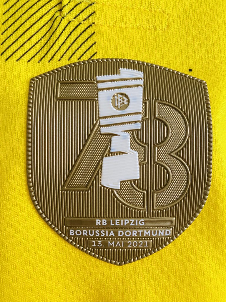 ForbiddenShirts's tweet photo. 𝐉𝐮𝐥𝐲 2️⃣1️⃣
Theme - It’s coming home ⚽️
Bargain - 🇩🇪 21 away ft Muller 🐸
Best in show - BVB DFB Pokal Cup Final Badge 🏆
Germany authentic blackout away kit from #EURO2020 where Muller missed a sitter against 🏴 🅰️ @TheKitsbaia 😉
👋🏻 Piszchek 😢 🟡⚫️🟡🥇
#InOffThePost https://t.co/ybQ7tkQqIV