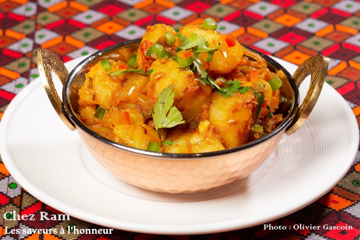 ALOO JERRA
Pommes de terre sautées au cumin,
Plat d'accompagnement aux épices vives 

#chezram #Aloojeera #evry #francenepal
#restaurant #cuisine #indianfood #oliviergascoin