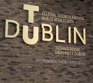 Most face-to-face Semester 1 written exams commencing next week will now move online. If you're due to sit exams, please read this notice and keep an eye on your student email for more details on any changes to your exam timetable or delivery mode. tudublin.ie/explore/news/s…
