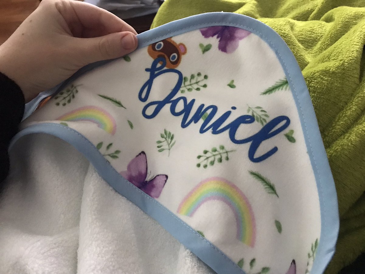 AroaACNH's tweet photo. Me ha llegado esta preciosa toalla personalizada a casa de parte de @bubusnook @AlbitaDisplay @AlbiSwitch @SandritaGamerAC @DostipJulia y @_BlueSanctuary 
¿Puedo quereros más?🥺💜 https://t.co/gGCMEGN2wb