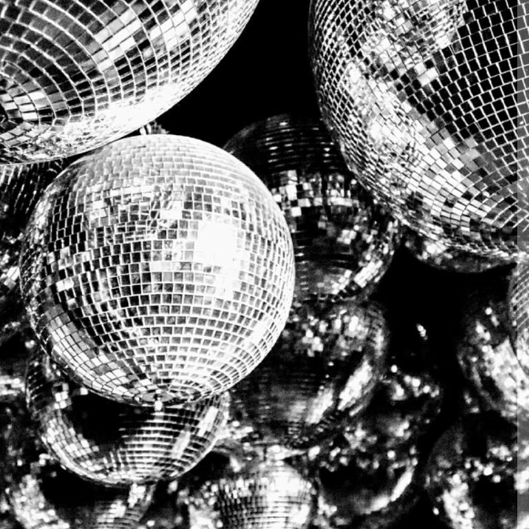 Come celebrate the end of 2021! We open at 4pm &amp; serving our regular menu. Easy peasy! 🍾

🍾
🍾
🍾

#fatcatchicago #chicagoandfood
#bestfoodchicago #bestfoodfeed #chicagofoodanddrink #infatuationchi
#chicagofoodguide #chicagobusiness #chicagofoodgoals #newyear #localbusines…