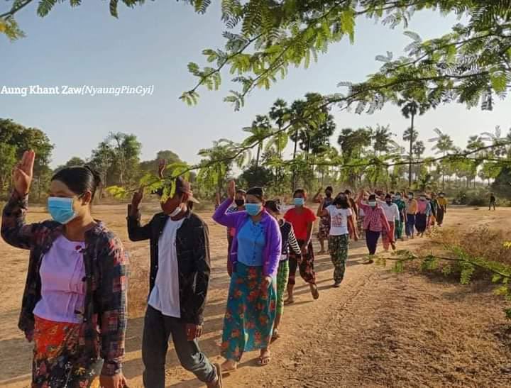 YanZuanFa's tweet photo. The Letpadaungtaung main strike which will welcome the New Year &amp; also overthrow fascism, took to the streets with full force to end the terrorist regime this evening. #Dec31Coup #FederalDemocracyNewYear2022 #WhatsHappeningInMyanmar https://t.co/zt6Cr9YVnf
