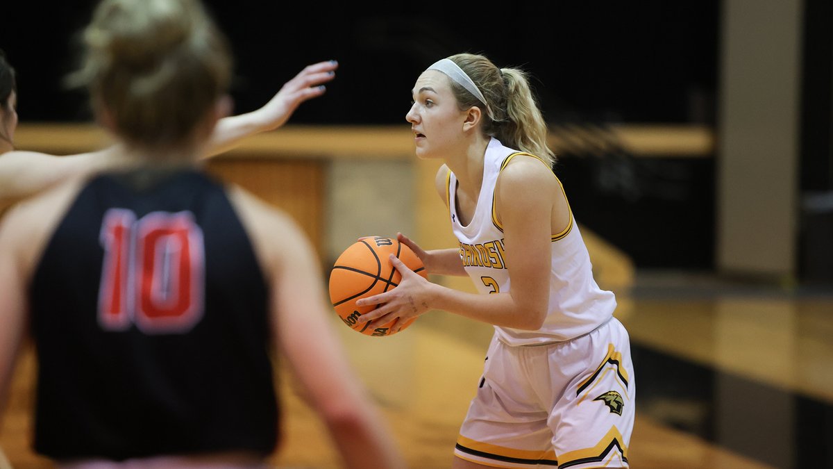 UWOshkoshTitans's tweet photo. ICYMI: Nationally ranked @UWOWBB1 (11-2), which boasts the best scoring defense in all of collegiate women's basketball (44.3 points allowed per game), led the entire way in defeating Carthage College, 67-40, on Thursday in Northfield, Minn.

Recap: https://t.co/1Fh68EmiOD https://t.co/gKjyXGlgji