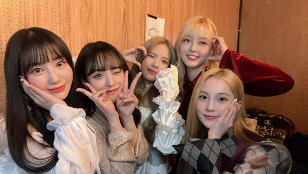 official_ARIAZ's tweet photo. 2022년 새해가 찾아왔습니다.
다가오는 새해에는 원하시는 바 모두 이루어지길 바라며
팬 여러분들에게 더욱 발전된 모습으로 다가가는
아리아즈 가 되겠습니다.
많은 관심과 사랑 부탁드립니다.
감사합니다.

#ARIAZ #아리아즈 #새해 #임인년
#새해인사 #새해인사말 #2022년 https://t.co/SoELqUBi9Q