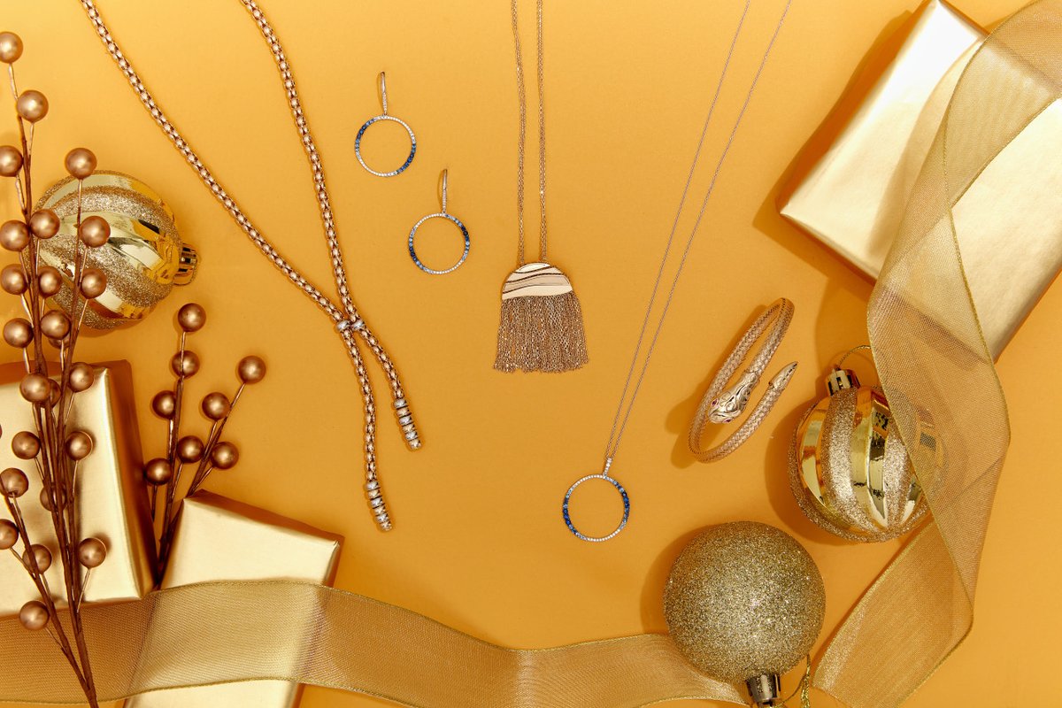 benbridgejwlr's tweet photo. Begin the new year in style with stunning gold jewelry! #ForLifeBenBridge #BenBridge #YourPersonalJeweler💜 #HappyNewYears #2022 https://t.co/f6lQK2cSaJ