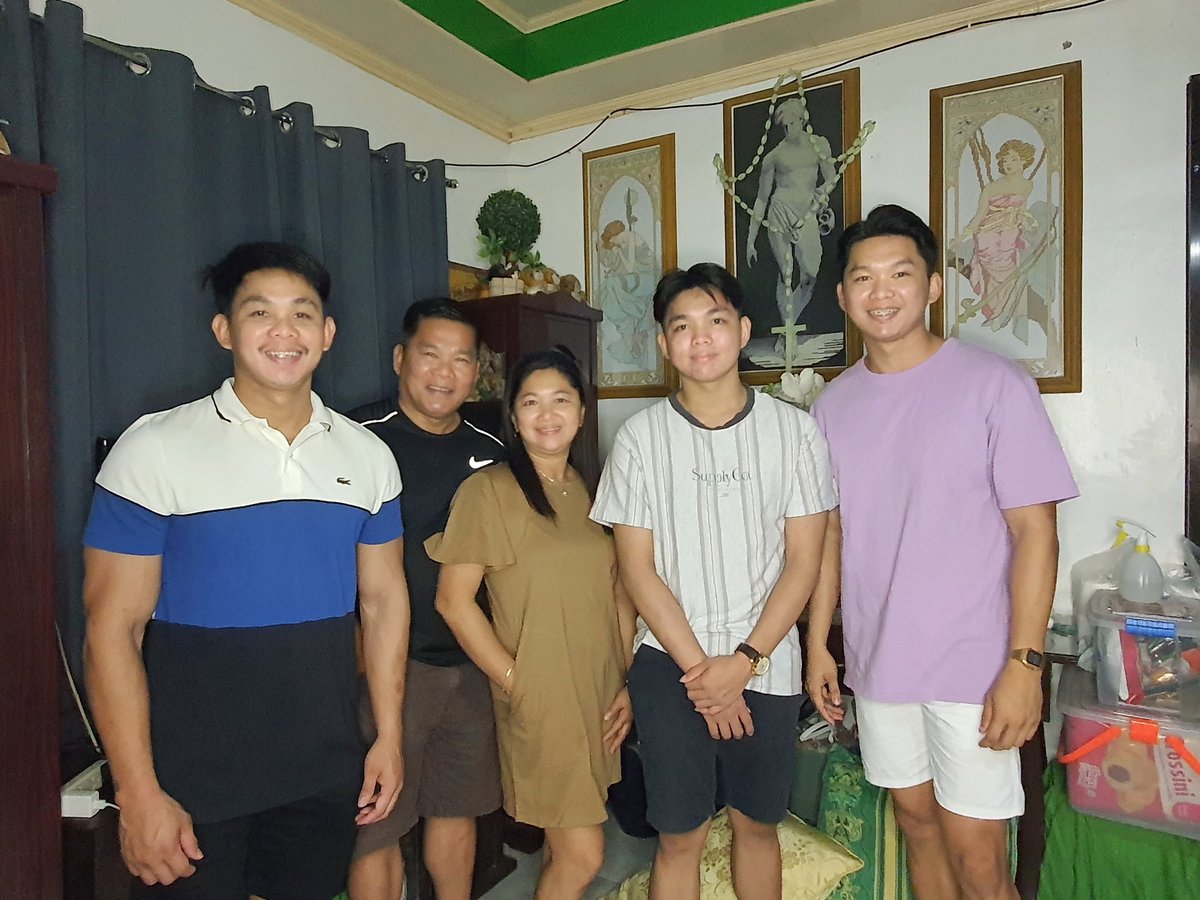 JustinStaCruz1's tweet photo. Happy new year  😊🤗🎉🎊🎇🎆🧨 https://t.co/NO6CDpPamd