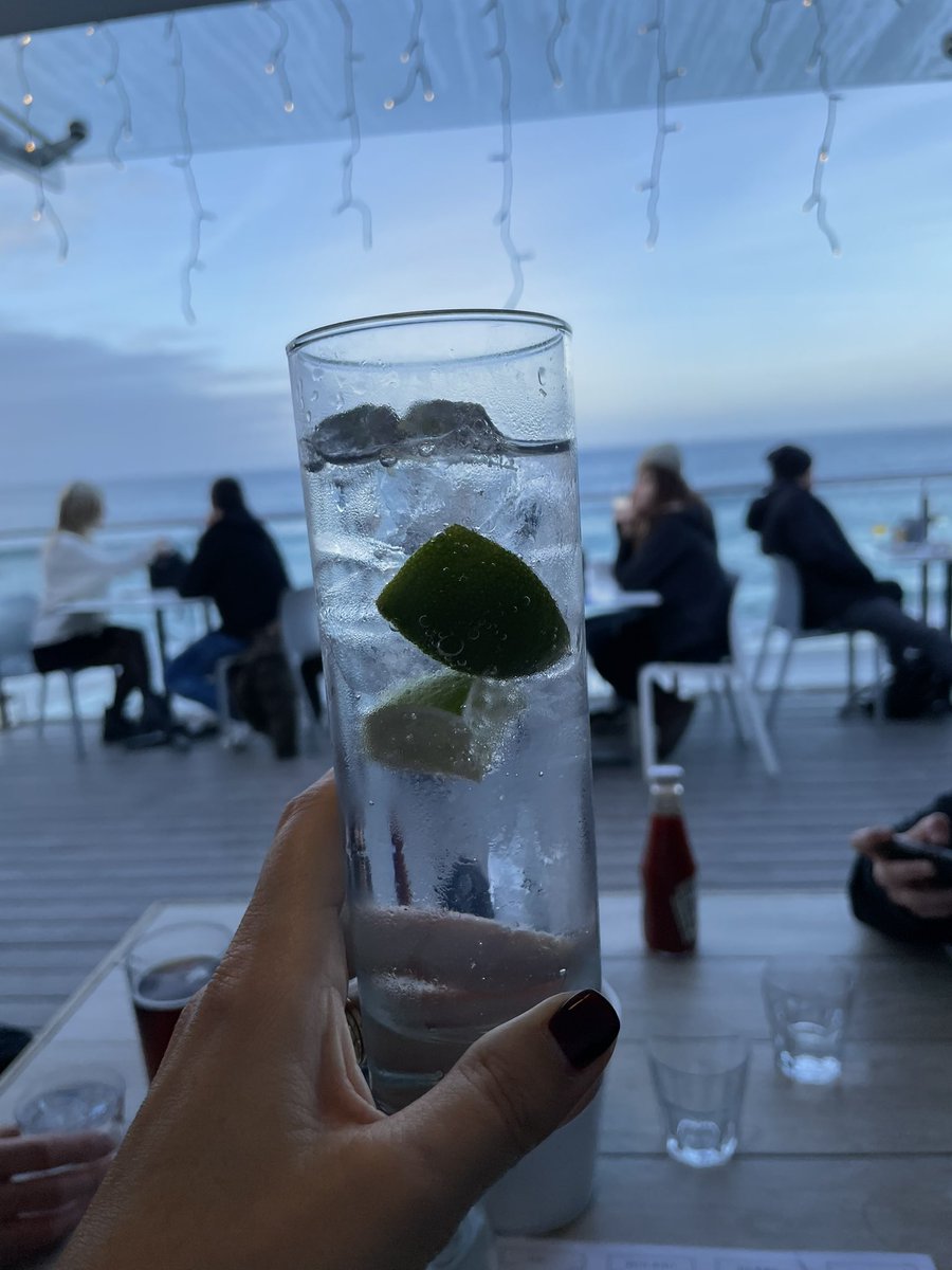 ange_ham's tweet image. New Years Eve Prinks! #StIvesGin #FeverTreeTonic #PorthmeorBeach