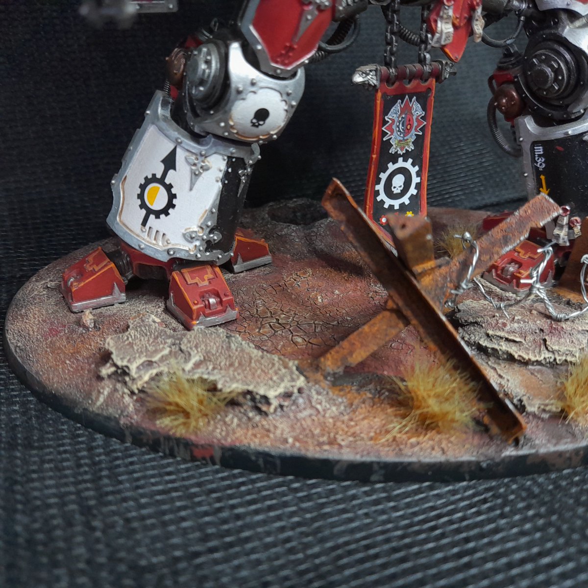 (WIP) After four years I finally got around to making the base for my first model I painted. Now I need to update his paint job too.

#imperialknight #gamesworkshop #housetaranis #warmongers #warhammercommunity #wh40k #warhammer40k #citadelpaints #miniaturepainting #wargaming