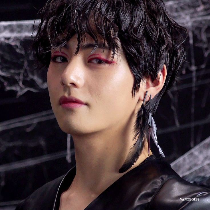 Meowtetee's tweet photo. TAEHYUNG vs GENDER NORMS ; A thread https://t.co/XWafsJ9EwW