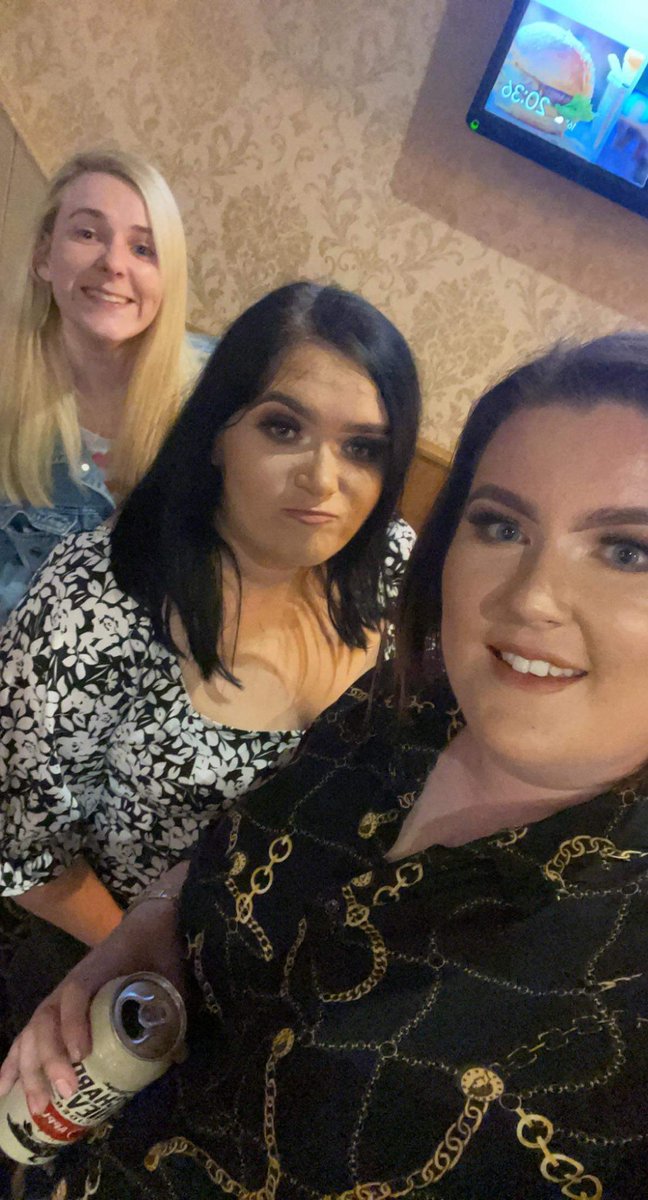 sarahgrant155's tweet photo. The JMG Group Country Drive In @EimearBoggs97 😍❤️🎶 #PatrickFeeney #GaryGamble #OwenMac #JimmyBuckley #CountryDriveIn #BannvilleHotel https://t.co/B15Svy6YBg