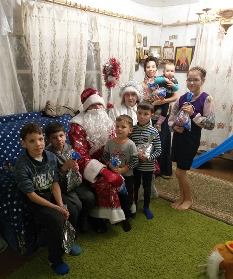 fondembrace2017's tweet photo. Всем добрый вечер! Друзья, мероприятие по подготовке и вручению новогодних подарков детишкам, проживающим на территории Вагайского района Тюменской области состоялось.
Благодарим наших спонсоров и волонтёров.
С уважением, Роман Миронов
фонд “Объятие”
https://t.co/MYWRhMBb9c https://t.co/AYGvSPZKIZ