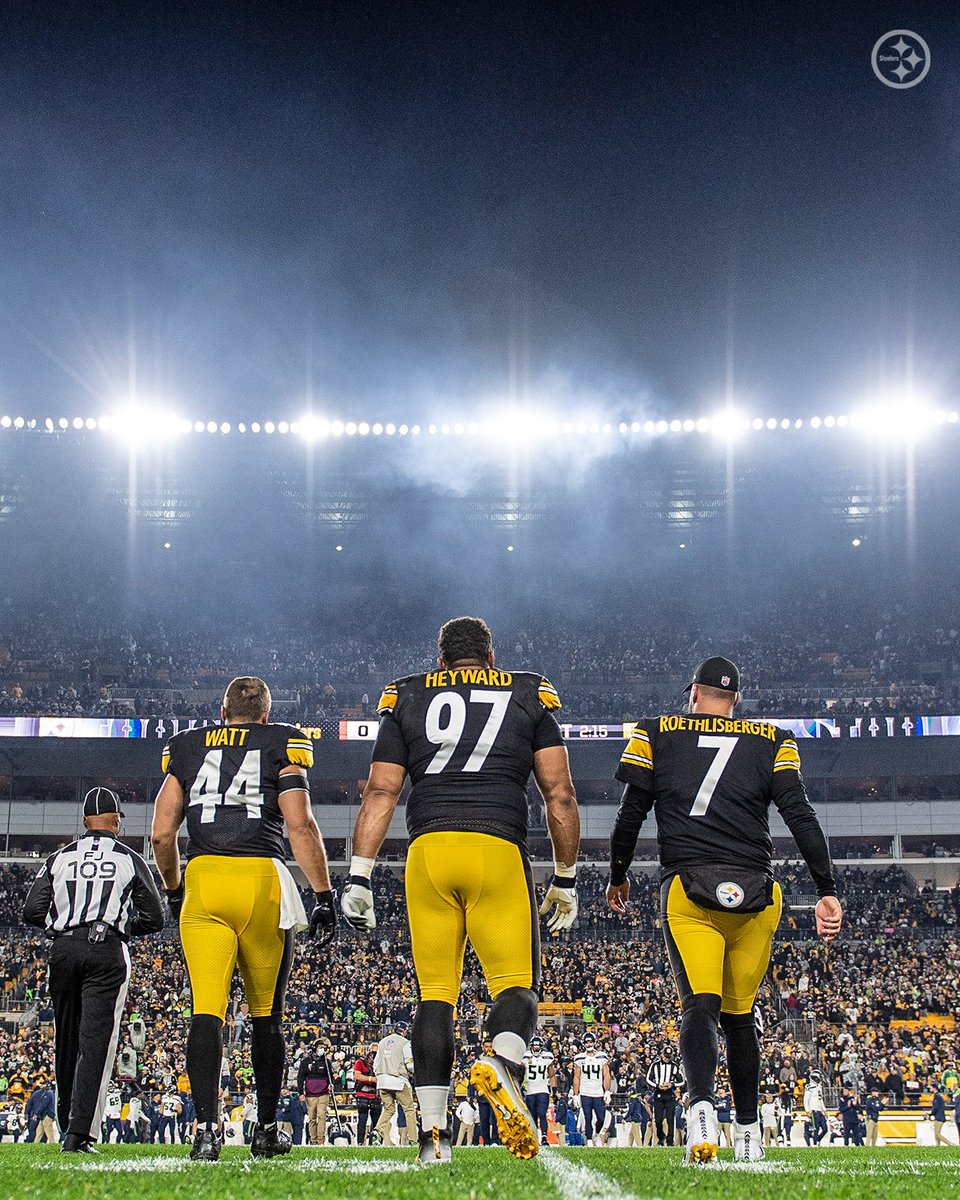 Monday night.
Under the lights.
#HereWeGo