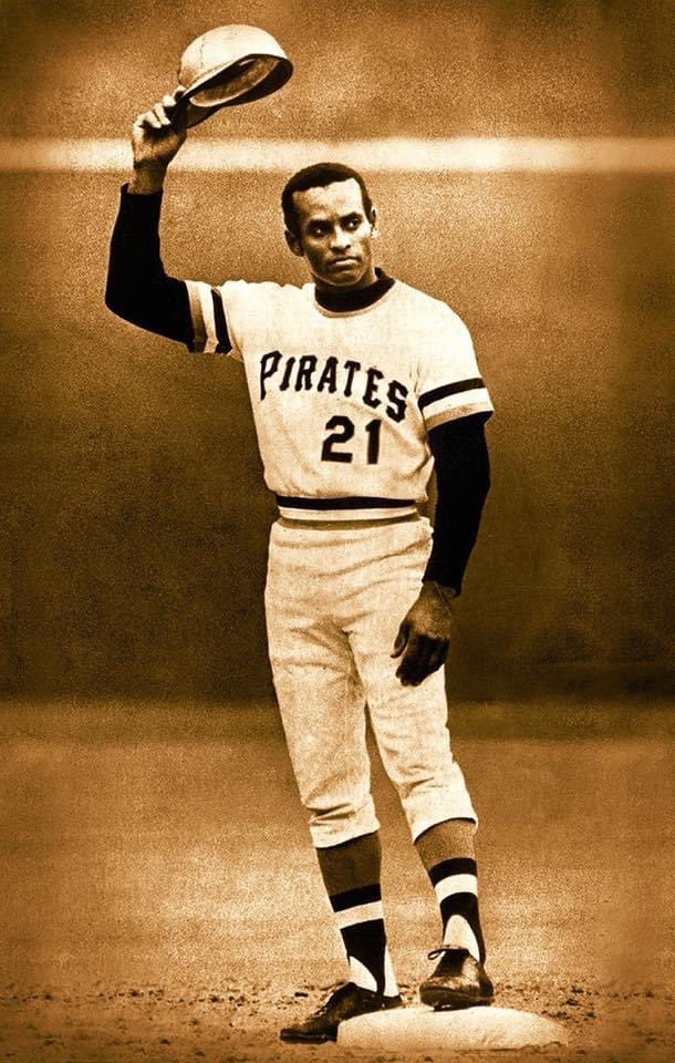 Marino_Pepen's tweet photo. FRASE DEL DÍA:

“Cuando tienes la oportunidad de mejorar cualquier situación y no lo haces, malgastas tu tiempo en la Tierra”. -Roberto Clemente 

#Pirates | #Retire21 | #MLB https://t.co/CjTDfnSGSY