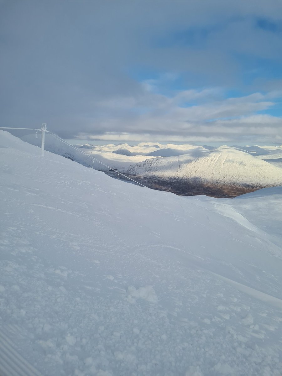 Happy New Year everyone! We're looking forward to scenes like this in 2022. Snow forecast from January 4th, so here's hoping... #NewYear2021 #hopingforsnow #glencoe #skiing