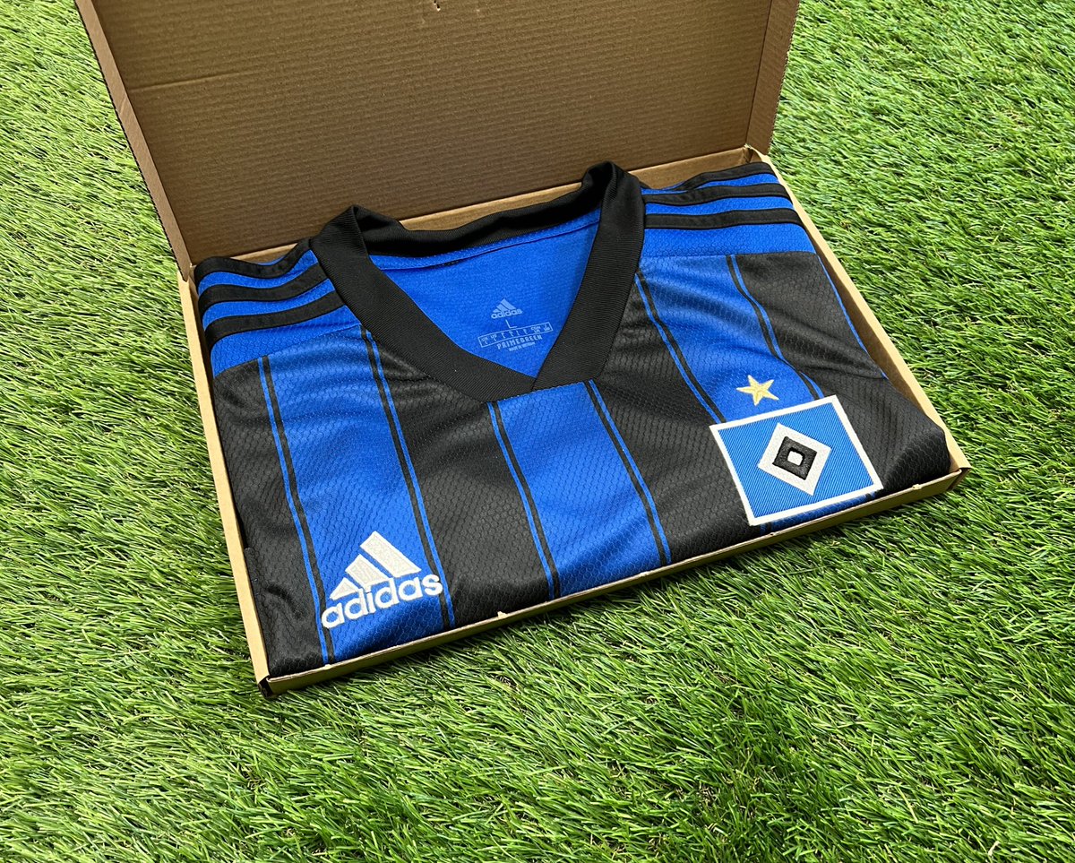 mysteryfootball's tweet image. 🎉 New Years Giveaway! 🎉 

To celebrate and thank you for your support this past year, we will be picking  𝗧𝗛𝗥𝗘𝗘 people to win a Mystery Shirt box! 

To enter: 
1️⃣ RT this tweet
🤝 Follow us

Good luck! 🤞🏻
